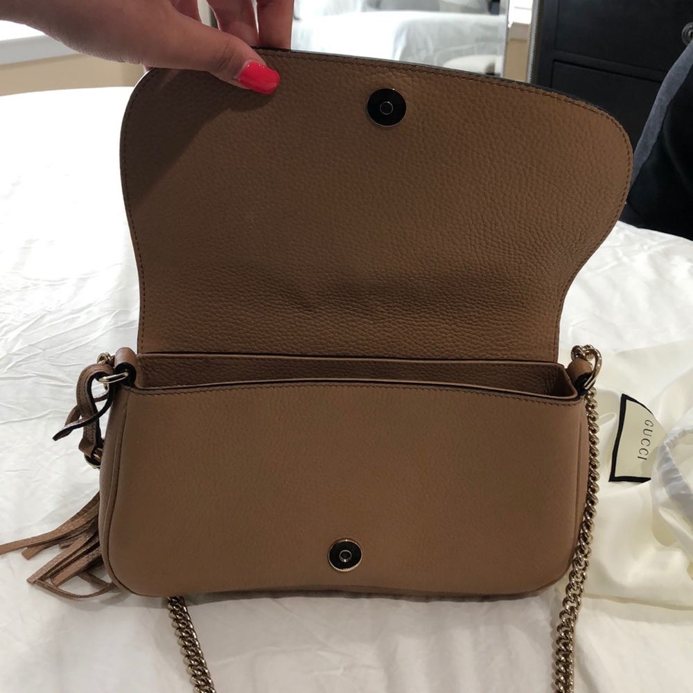 Gucci Soho chain leather crossbody bag in tan - Picture 7 of 8